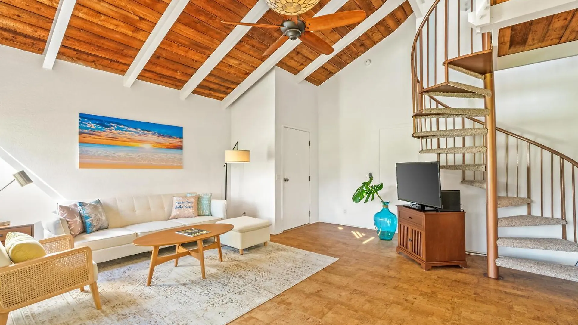 Beautiful Airy 1 Bedroom Condo With Loft Golf Course View Pool Hot Tub 209A 普林斯维尔